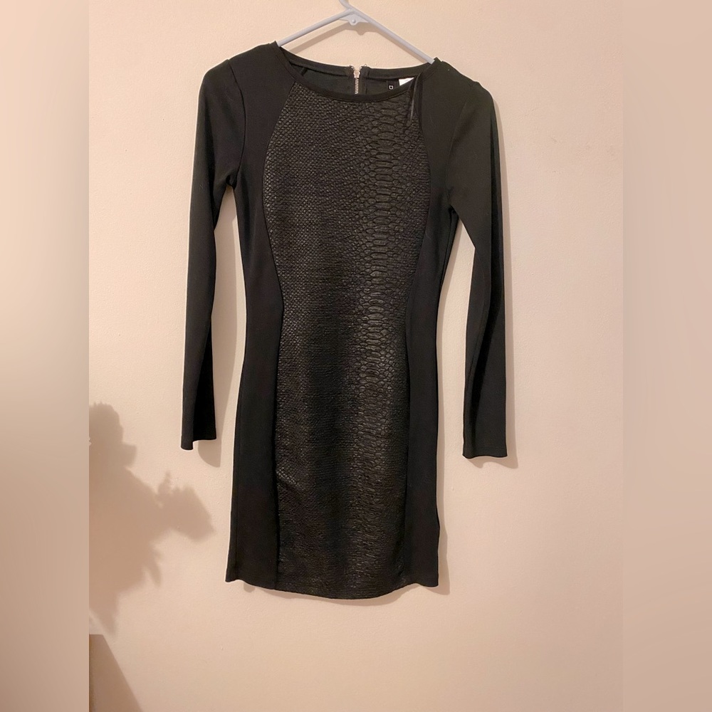 It's the dress that looks like a combination of snake print and stretch fabric.